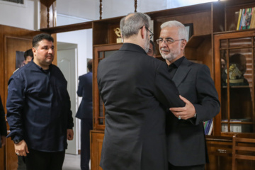 Une cérémonie de condoléances pour la mort en martyr de Sayed Hassan Nasrallah (Que sa demeure soit au Paradis) a eu lieu dimanche (29 septembre 2024) au bureau du mouvement de la Résistance libanais, Hezbollah, à Téhéran. (Photo : Mohsen Van’ai)