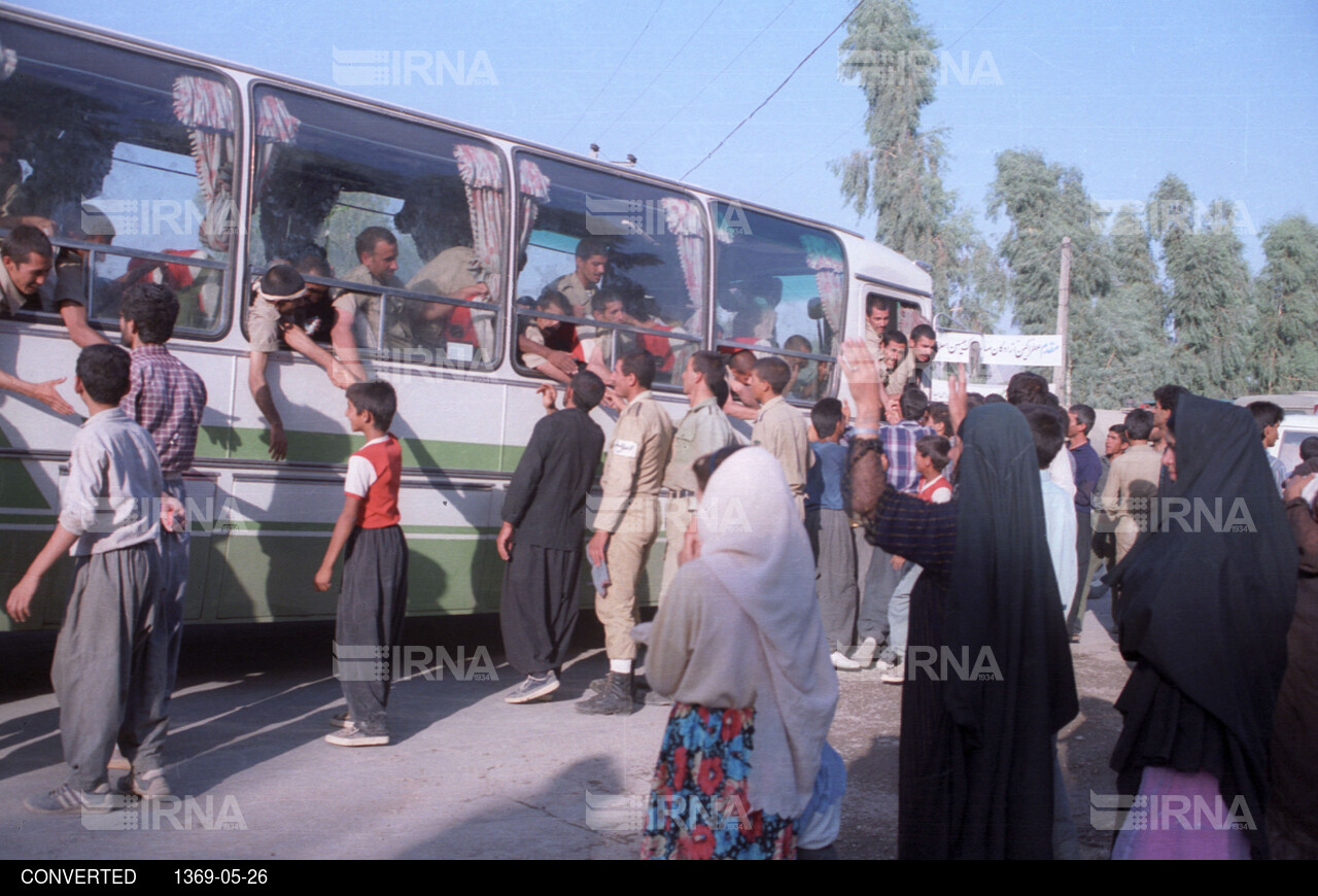 بازگشت نخستین گروه از آزادگان به میهن اسلامی