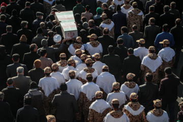 Iran : enterrement des corps de soldats martyrs inconnus à Yazd