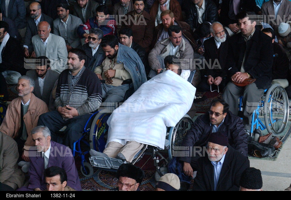 نماز عبادی سیاسی جمعه به امامت مقام معظم رهبری  ۲۴ بهمن ۱۳۸۲