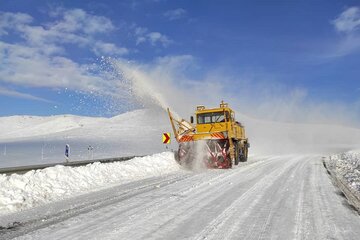 بازگشایی و برف‌روبی مسیرهای روستایی مهاباد