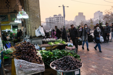 Compras para la noche de Yalda en Teherán