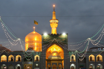 L'ambiance du sanctuaire de l'Imam Reza (P) à la veille de l’anniversaire de la bienheureuse naissance du très vénéré Imam Ali (P)