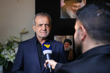 La cérémonie de condoléances pour le martyre de Sayed Hassan Nasrallah (Que sa demeure soit au Paradis) a eu lieu ce lundi 30 septembre 2024 au bureau du Hezbollah libanais  à Téhéran. Photo: Asghar Khamseh