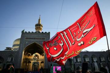 Servants change dome flag at Imam Reza (AS) shrine