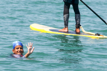 Niña de 12 años rompe el récord de natación de larga distancia de Irán