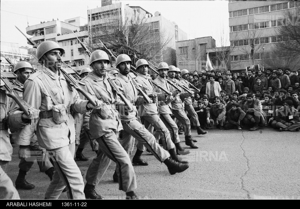 رژه نیروهای مسلح در آغاز پنجمین سالگرد پیروزی انقلاب اسلامی