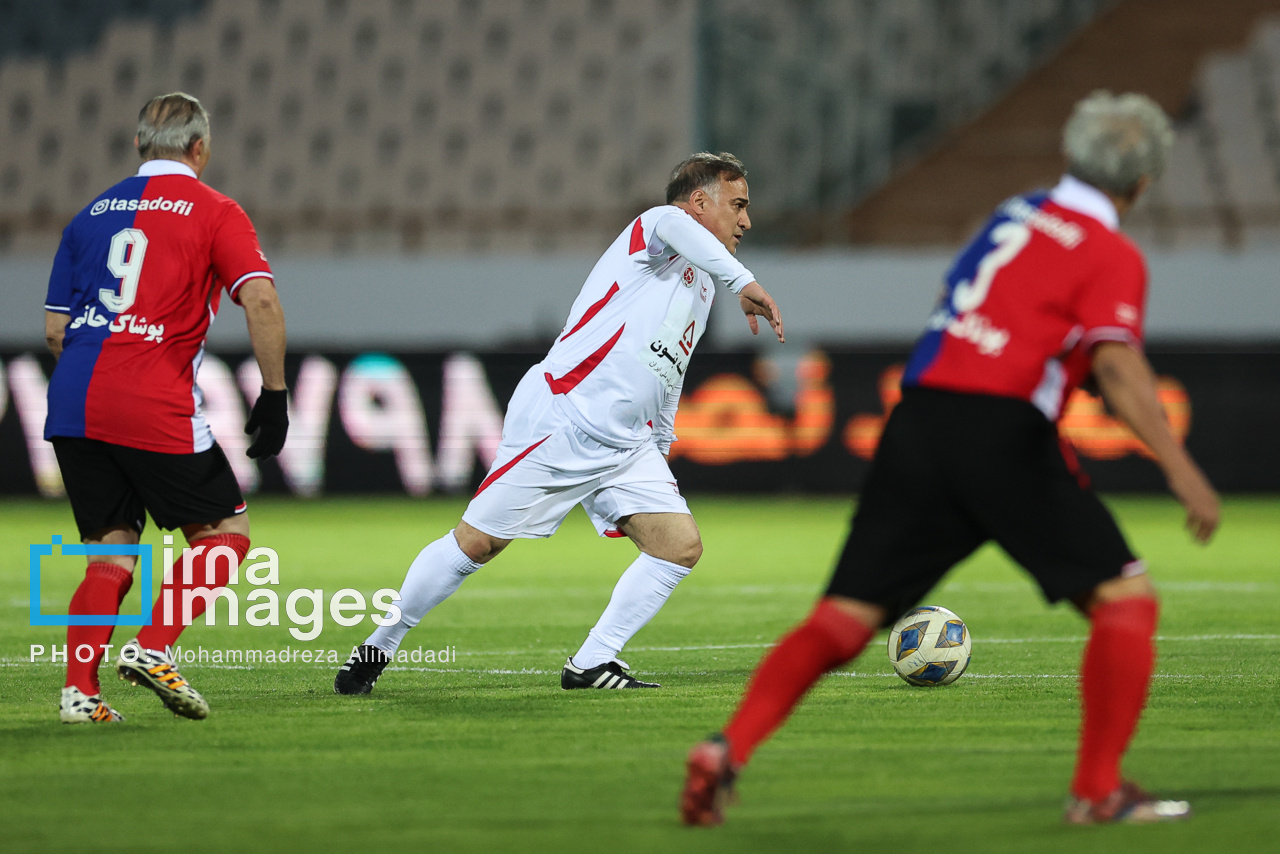 دیدار تیم‌های «منتخب ۹۸» و «پیشکسوتان سرخابی‌ها»