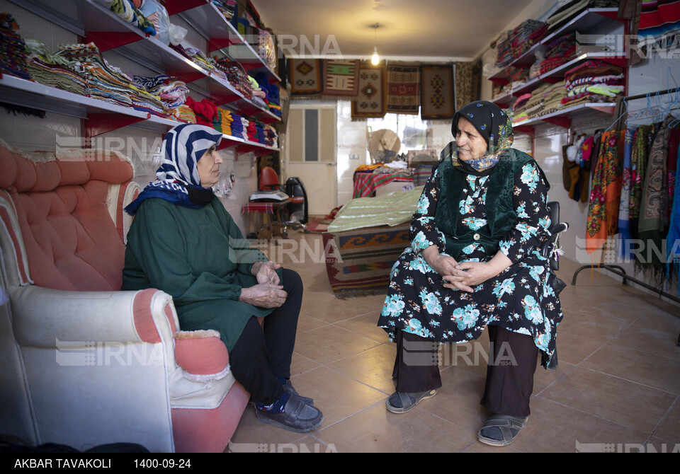 «خاله رحیمه» ؛ احیاگر هنر جاجیم بافی روستای زیارت