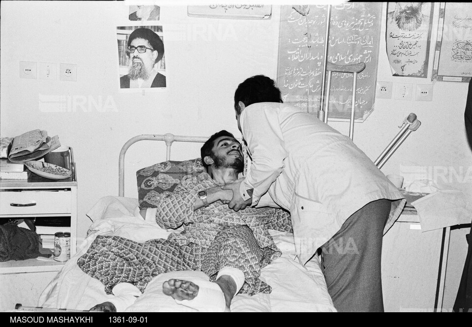 سفر رئیس جمهوری به اصفهان - عیادت نمایندگان رییس جمهور از مجروحان جنگ