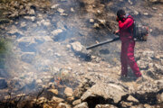 خائیز همچنان گرفتار شعله‌های سرکش؛ نیاز فوری به امداد ملی