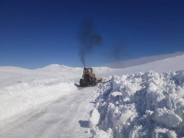 برفروبی محورهای سختگذر روستایی تکاب