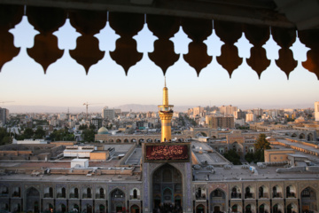 Servants change dome flag at Imam Reza (AS) shrine