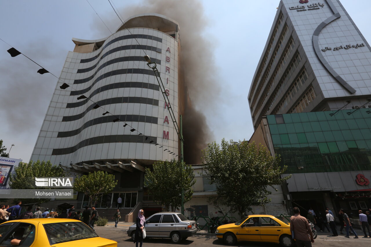آتش سوزی در چهارراه ولیعصر