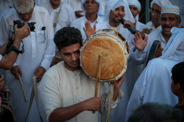 عروسی دسته جمعی جوانان در بندر تاریخی لافت