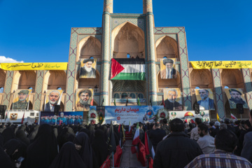 Ceremonia de recibimiento de 8 mártires desconocidos de la Defensa Sagrada en Yazd