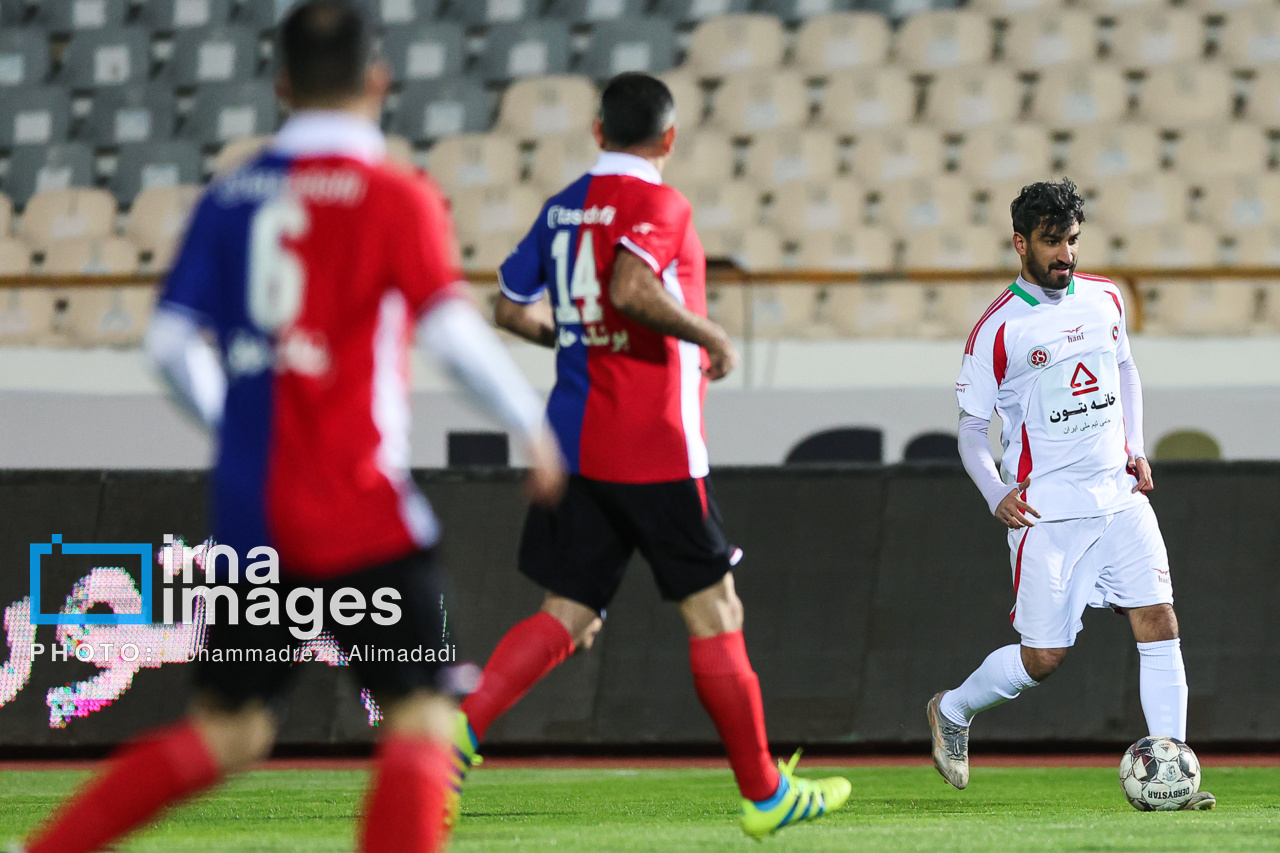 دیدار تیم‌های «منتخب ۹۸» و «پیشکسوتان سرخابی‌ها»