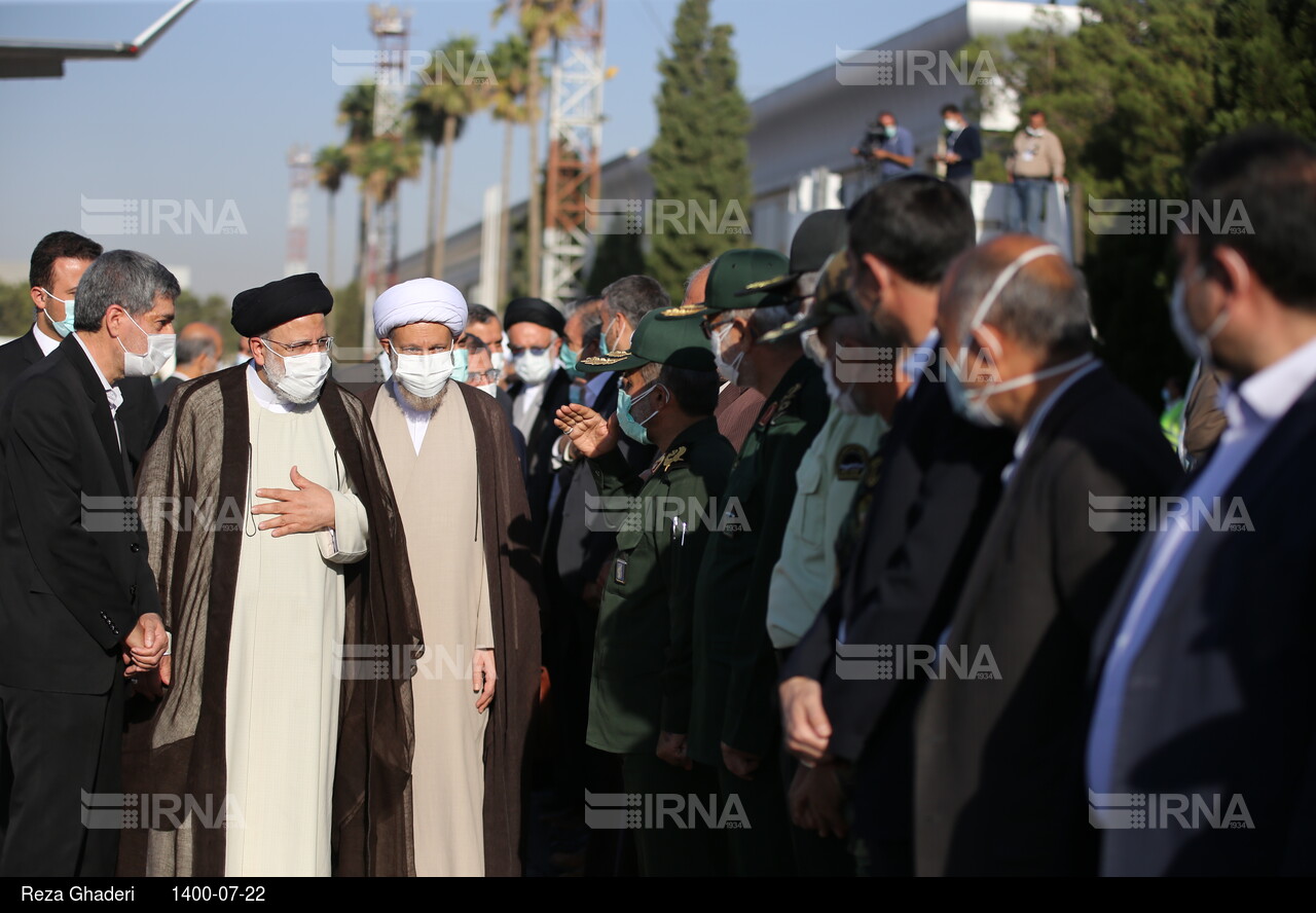 سفر رئیس جمهوری به استان فارس - مراسم استقبال در  فرودگاه بین‌ المللی شهید دستغیب شیراز