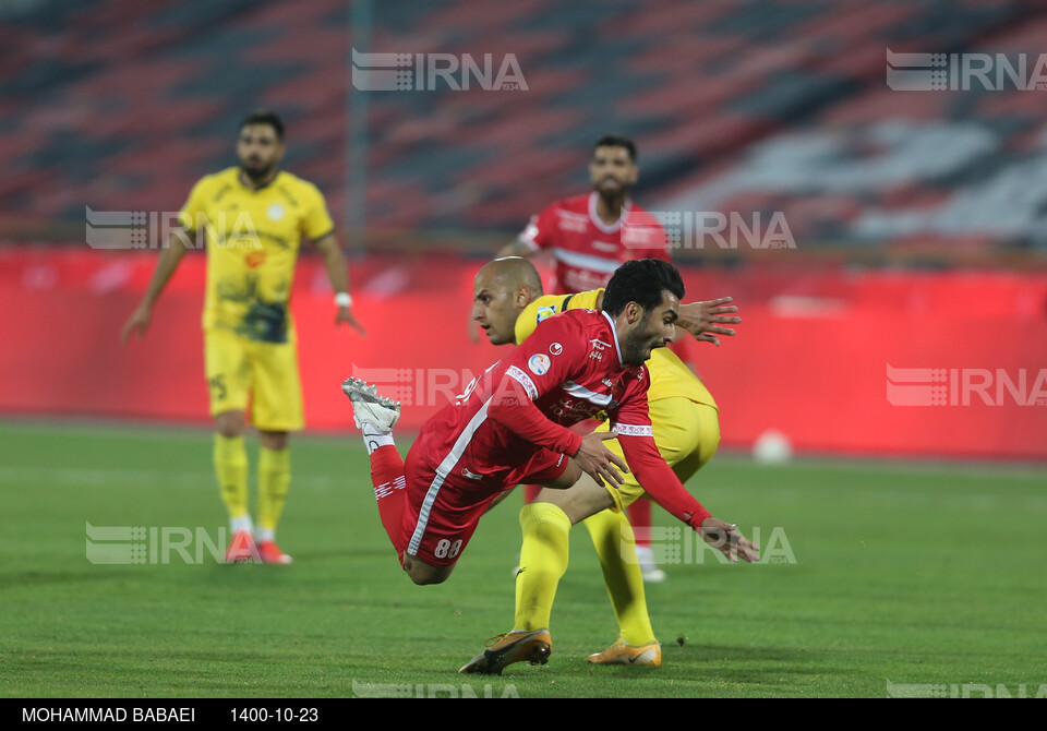 دیدار تیمهای فوتبال پرسپولیس و فجر سپاسی شیراز