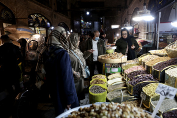 Compras para la noche de Yalda en Teherán