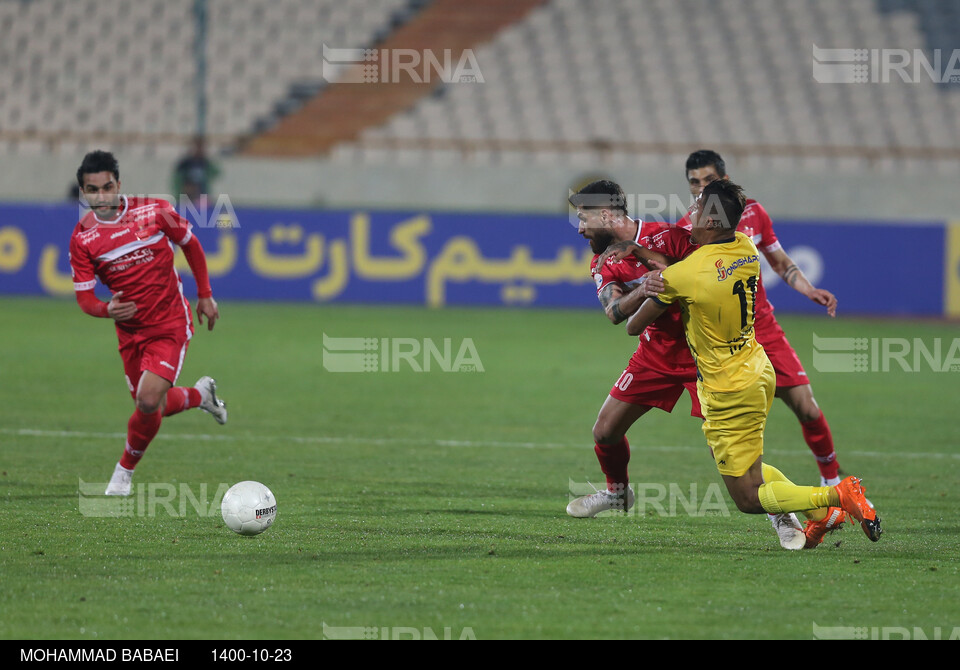 دیدار تیمهای فوتبال پرسپولیس و فجر سپاسی شیراز