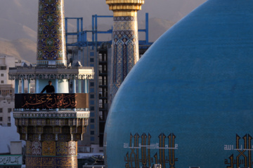 Servants change dome flag at Imam Reza (AS) shrine