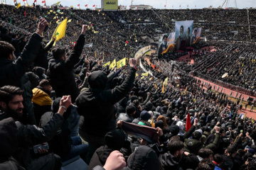 En images : les temps forts des funérailles des martyrs Nasrallah et Safieddine