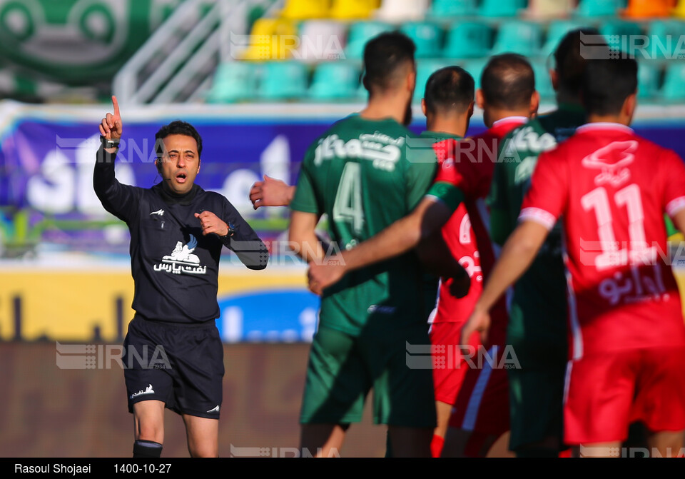 دیدار تیم‌های فوتبال ذوب‌آهن و پرسپولیس