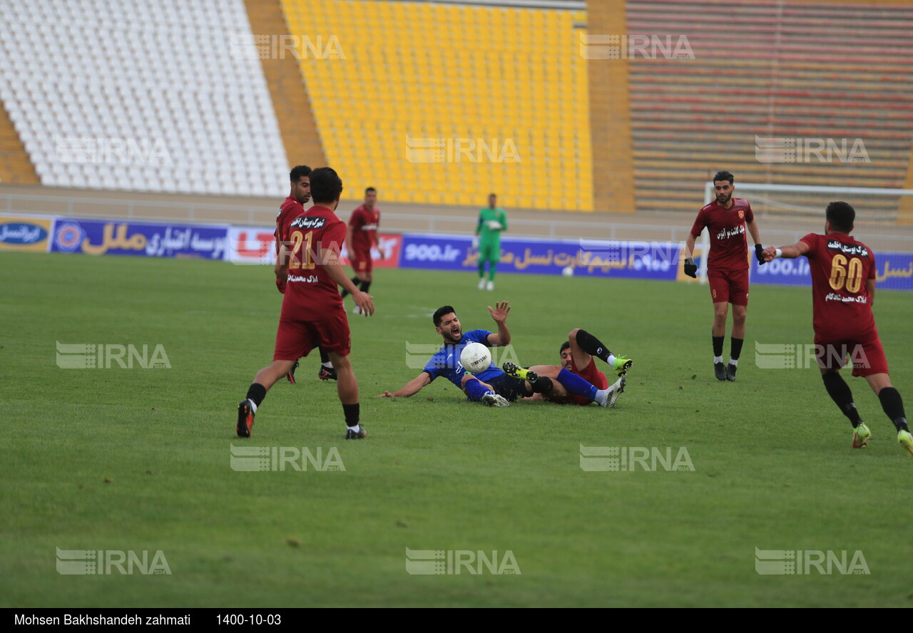 دیدار تیم های فوتبال پدیده مشهد و استقلال تهران