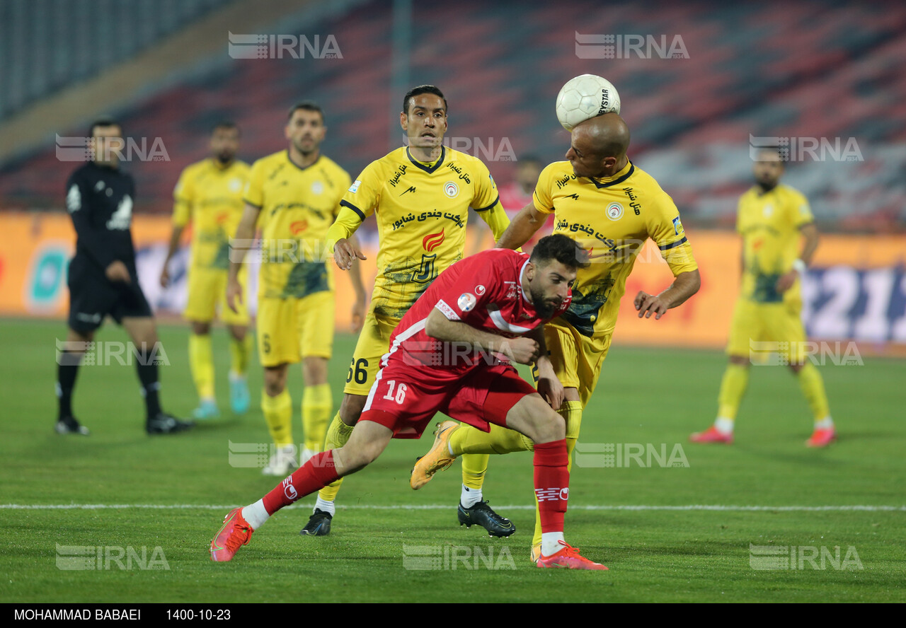 دیدار تیمهای فوتبال پرسپولیس و فجر سپاسی شیراز