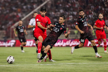 لیگ برتر فوتبال- تراکتور و پرسپولیس