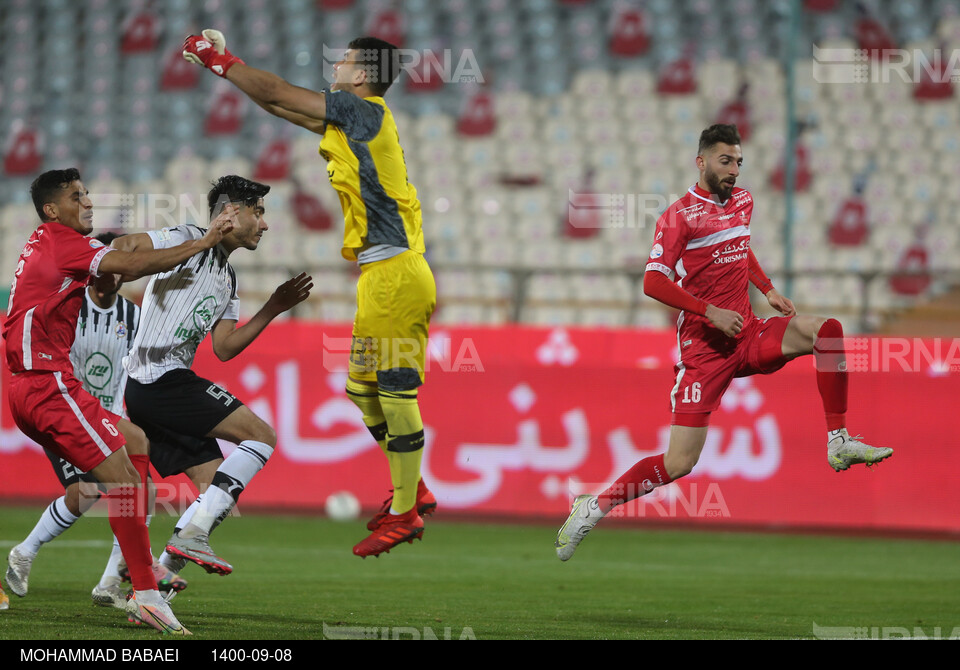 دیدار تیم فوتبال پرسپولیس و نفت مسجدسلیمان