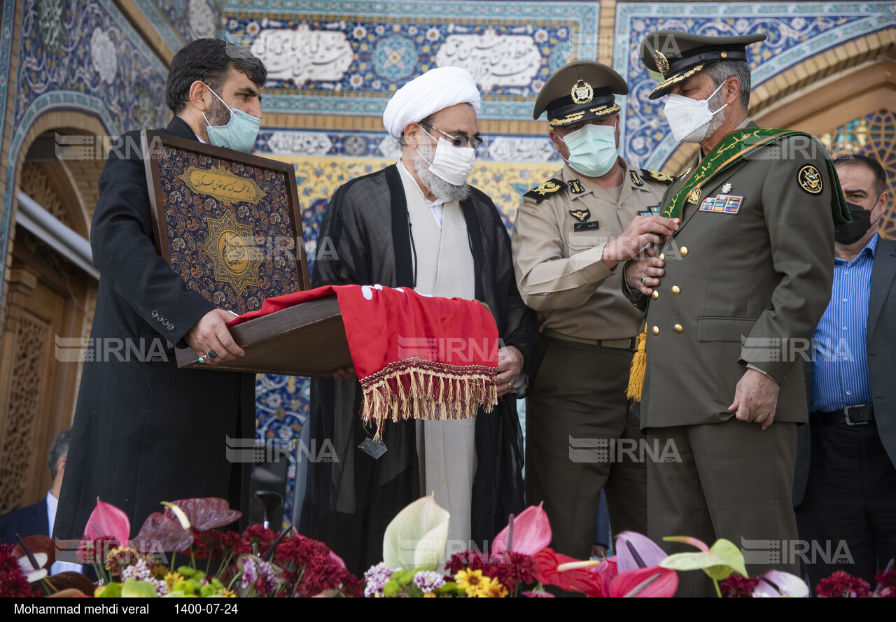 مراسم صبحگاه مشترک نیروهای نظامی و انتظامی در مسجد جمکران