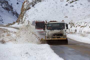 با تلاش ماموران راهداری، همه راه‌های کوهستانی به خصوص مسیرهای پرتردد خوش ییلاق، توسکستان و درازنو دیروز شنبه بازگشایی شد.