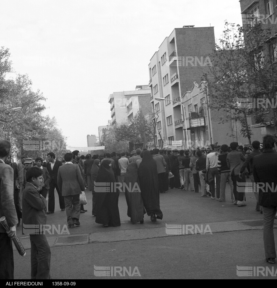 راهپیمایی مردم تهران و نماز جمعه در روز عاشورای حسینی