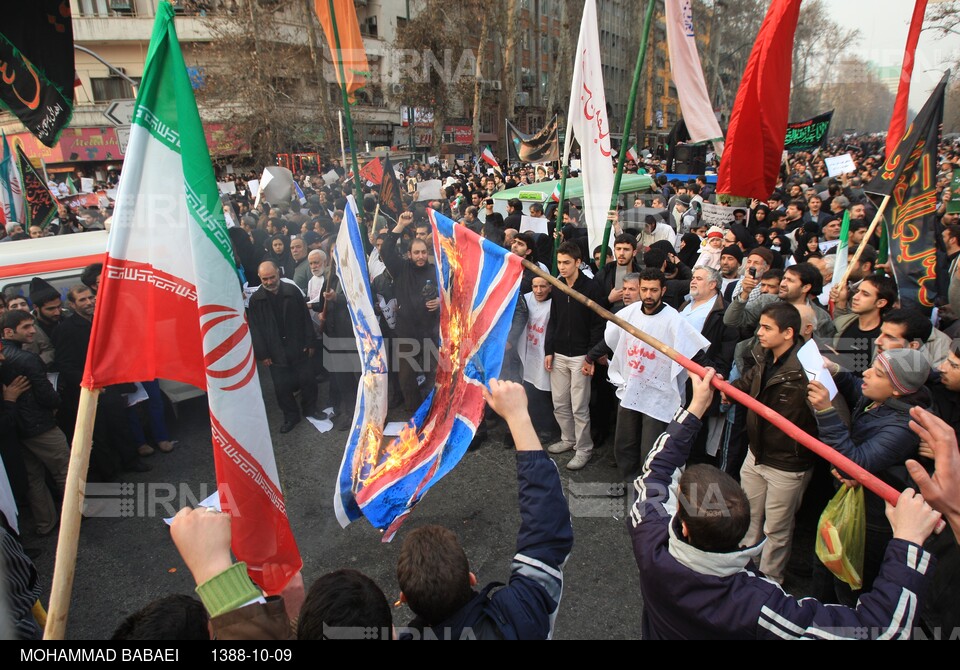 راهپیمایی مردم تهران در اعتراض به هتک حرمت روز عاشورا