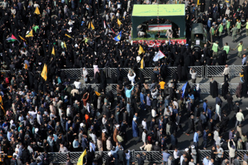 Ceremonia fúnebre en Mashhad por el general Nilforushan