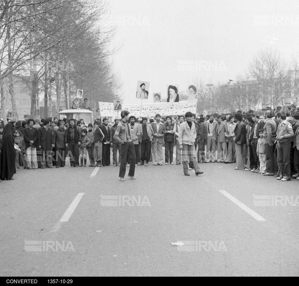 مروری بر روزهای انقلاب - راهپیمایی مردم در روز اربعین 29 دی 1357