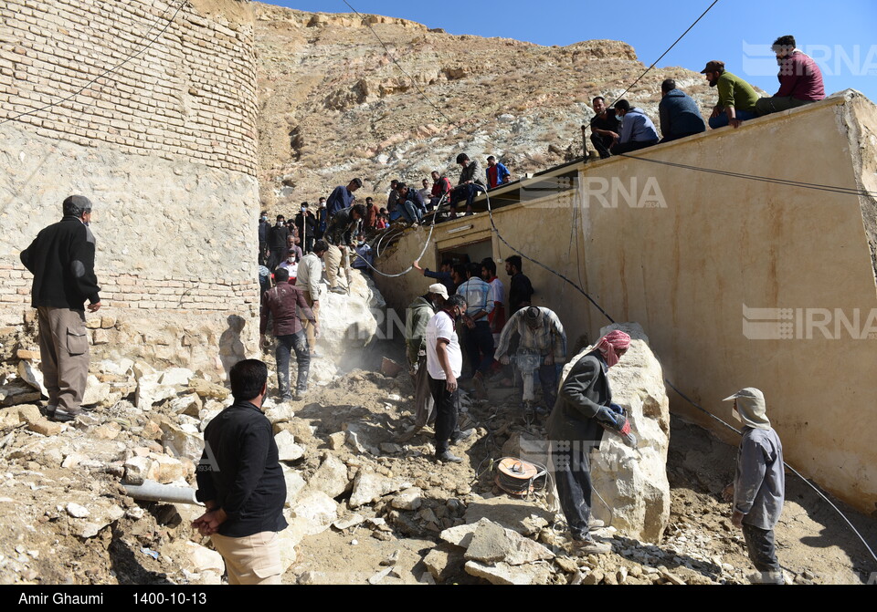 مرگ جوان لاری به علت ریزش کوه ناشی از باران شدید