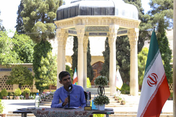 جشنواره ملی شعر گمنامی با حضور وزیر اطلاعات در شیراز