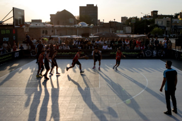 Competiciones callejeras de baloncesto y fútbol en Tabriz