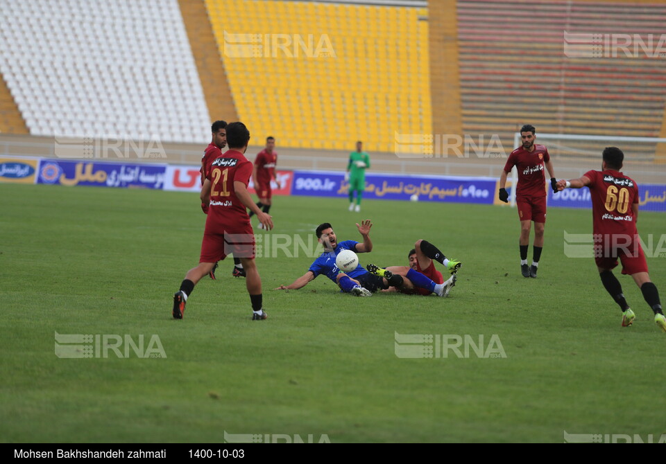 دیدار تیم های فوتبال پدیده مشهد و استقلال تهران