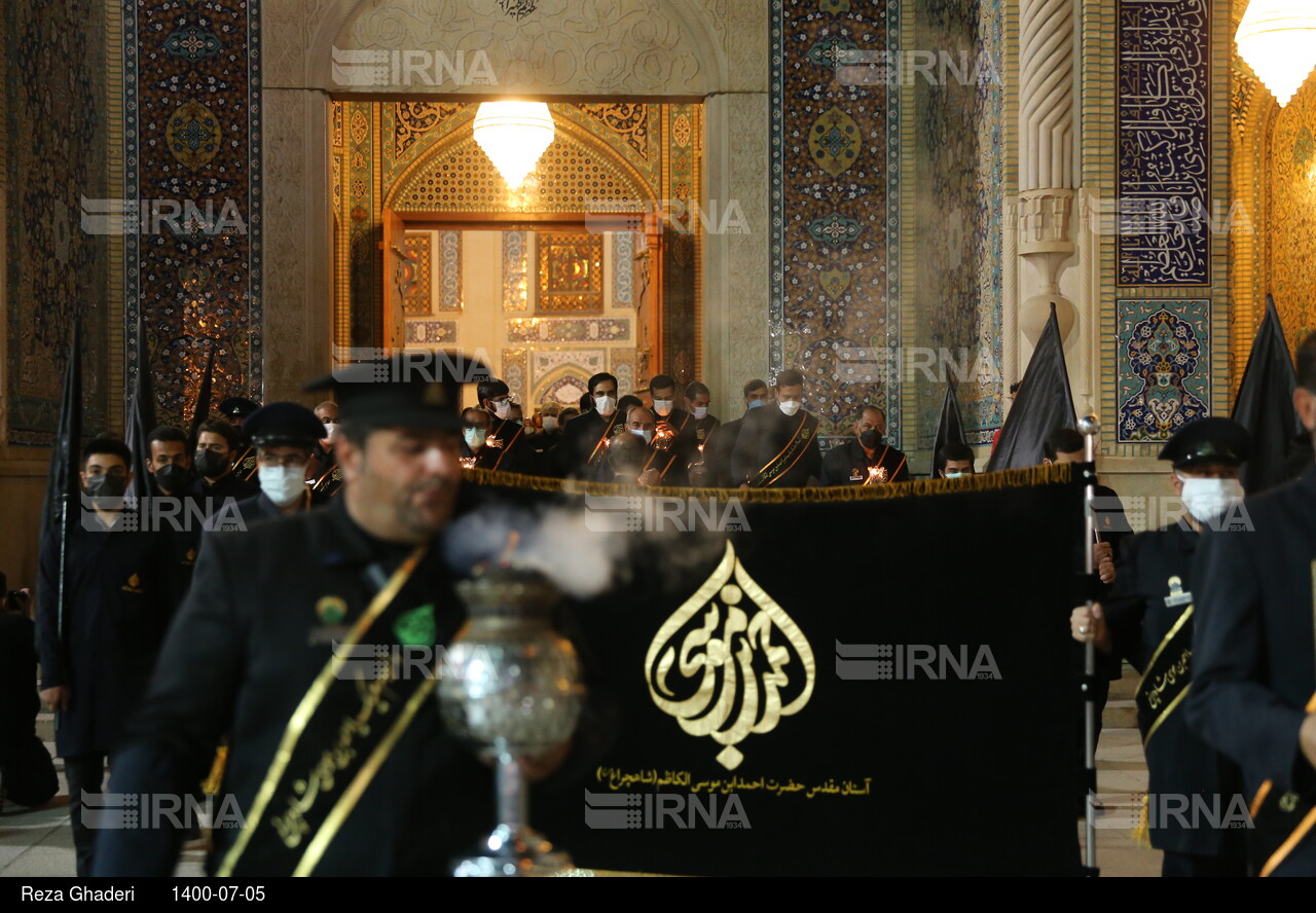 مراسم لاله گردانی خدام حرمین احمدی و محمدی (ع) در شیراز