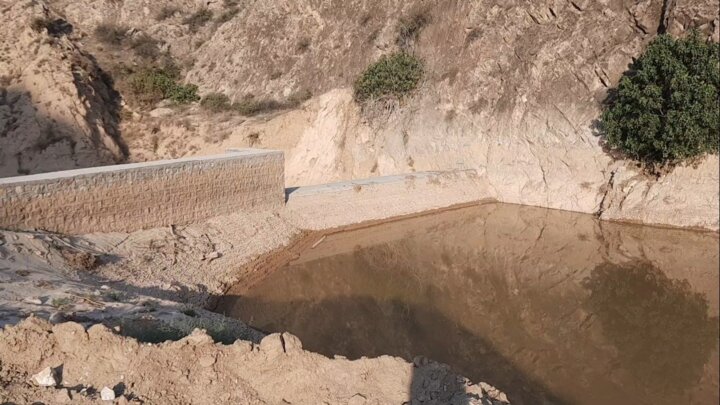 ایجاد بند خاکی، راهکار کنترل خسارت باران و خشکسالی در گلستان