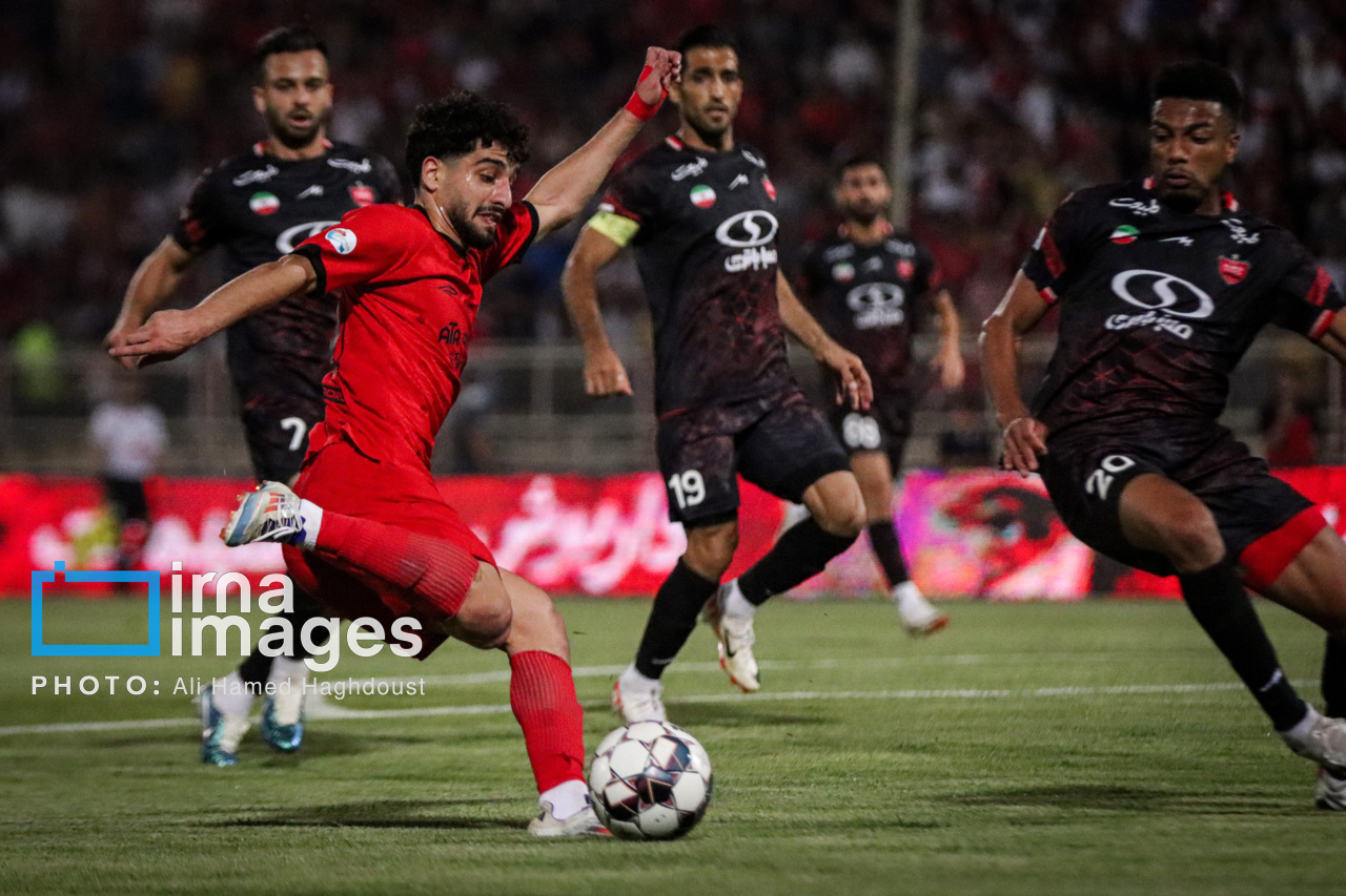 لیگ برتر فوتبال- تراکتور و پرسپولیس