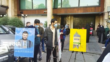 Students demonstrate outside Lebanese Embassy in Tehran