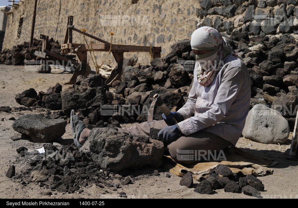 تولید سنگ پا در روستای قزلجه‌کند قروه