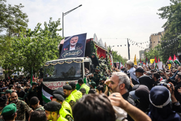 Multitudinario funeral del mártir Haniya en Teherán