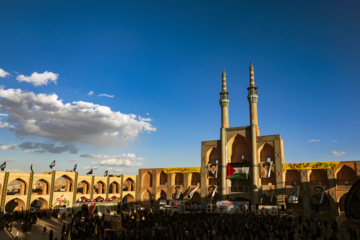 Ceremonia de recibimiento de 8 mártires desconocidos de la Defensa Sagrada en Yazd