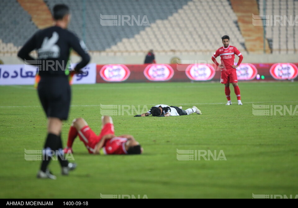 دیدار تیم‌های فوتبال پرسپولیس و هوادار